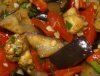 Как приготовить салат из мяса птицы с баклажанами и перцем?