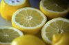 Что делать при попадании в глаз лимона?