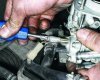 Как защитить руки от загрязнений во время ремонта автомобиля?