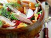 Как приготовить салат из копченой курицы с маринованными грибами? 