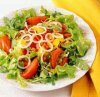 Как приготовить овощной салат с луком?