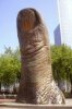 Чем интересна скульптура «Палец» Сезара Бальдаччини?