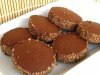 Как приготовить шоколадное печенье в ореховой панировке?