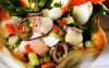 Как приготовить салат рыбный в блинных корзиночках?