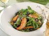 Как приготовить зеленый салат с креветками и хурмой?