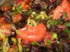 Как приготовить салат с томатами и базиликом