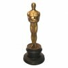 Кто обладатель самого большого количества «Оскаров»?
