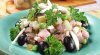 Как приготовить мясной салат с маслинами?
